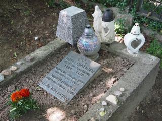 Grób ostatniego Żyda szczebrzeszyńskiego, który jako jedyny przeżył Holocaust i powrócił po wojnie do miasta. 