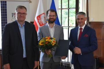 Prof. Dr. Igor Kąkolewski, Dr. Frank Rochow, S.E. Dariusz Pawłoś (Auszeichnung in der Kategorie Dissertation)