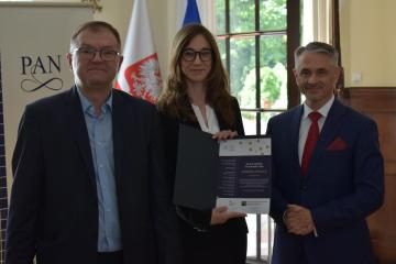 Prof. Dr. Igor Kąkolewski, Dr. Dominika Wocław, S.E. Dariusz Pawłoś (Auszeichnung in der Kategorie Dissertation)